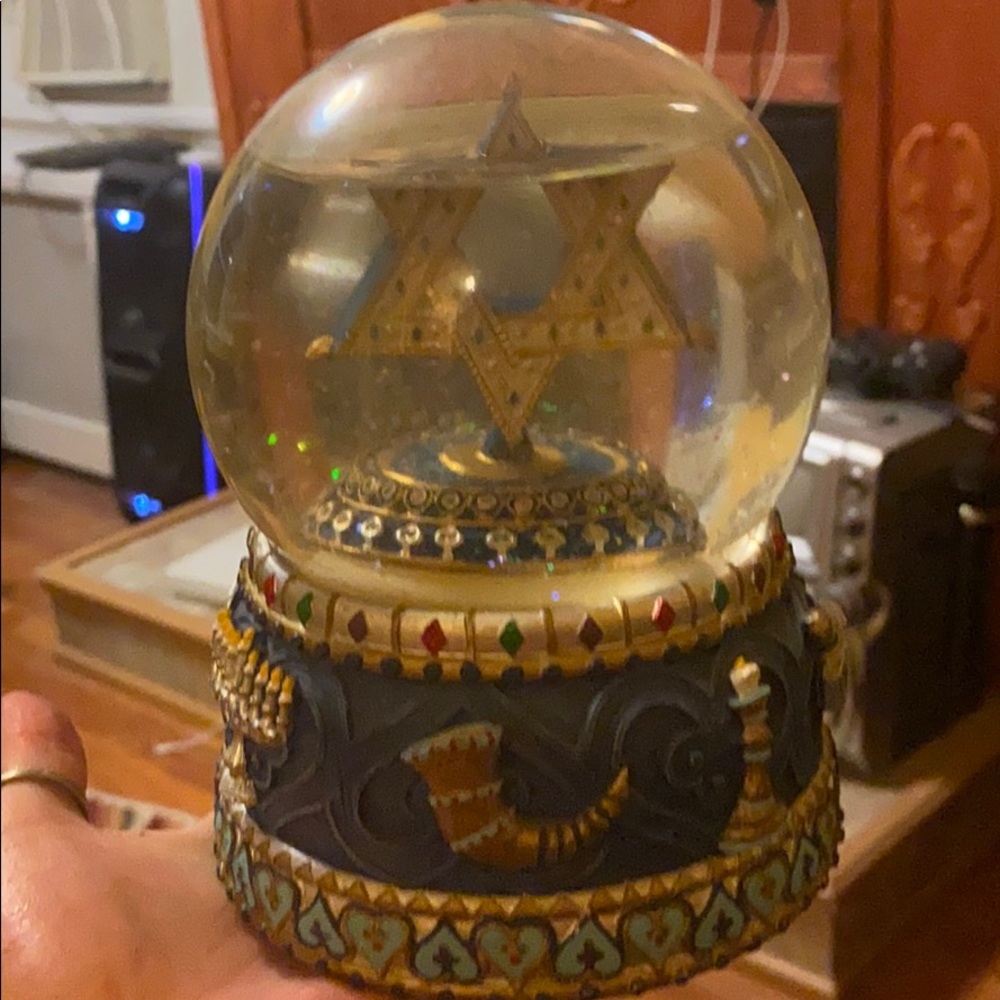 Hanukkah globe